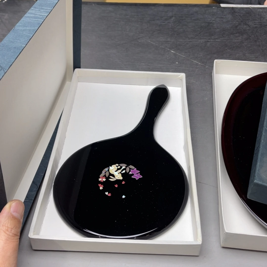 瓷片朵**丫密密麻麻地排列着