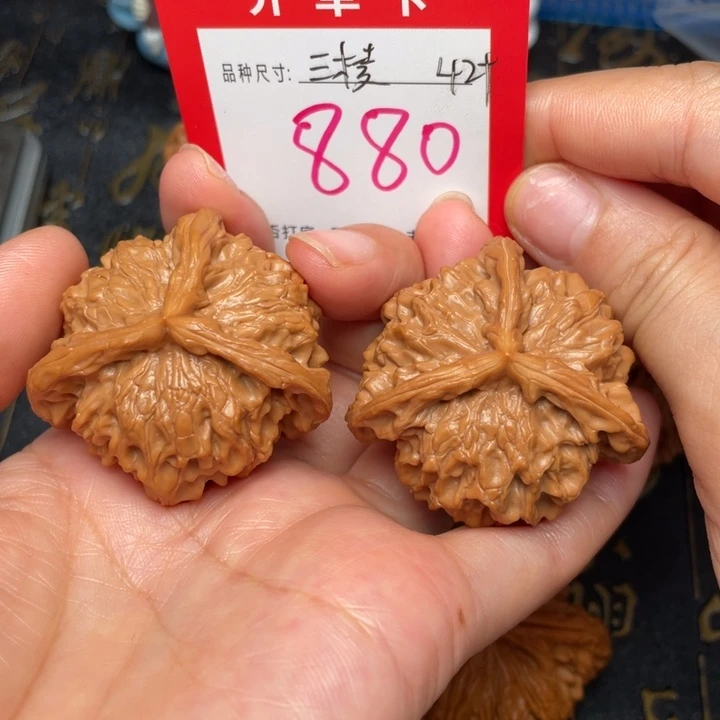 吊坠桃核文玩了吗