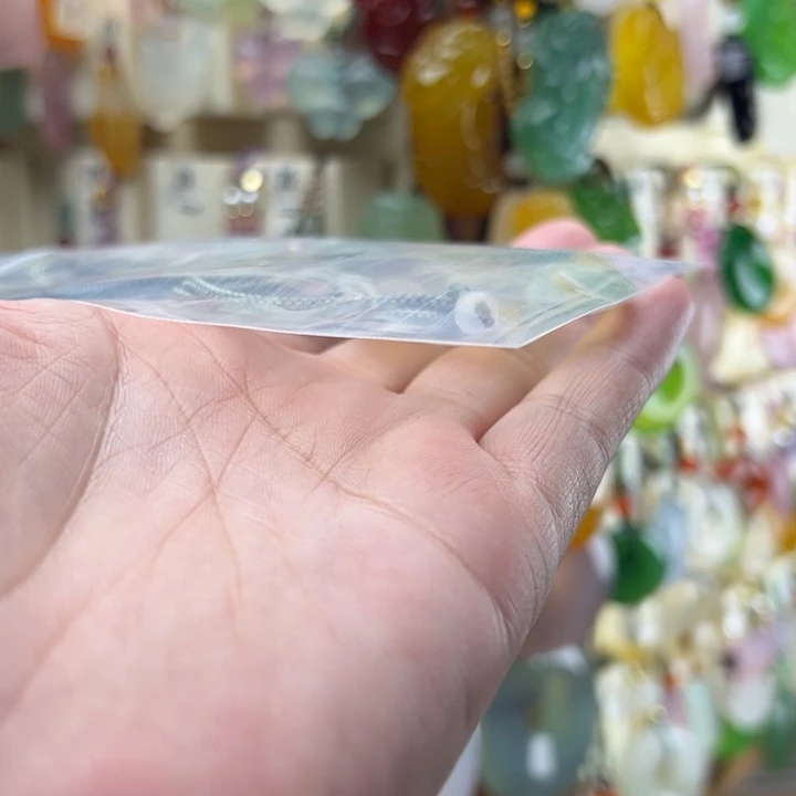 张***，玛瑙/玉髓未镶嵌颈饰