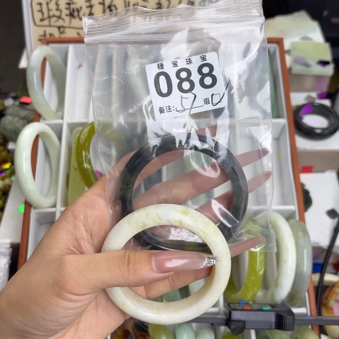 未镶嵌蛇纹石玉手镯c