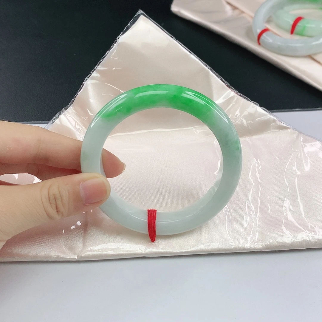 翡翠手镯未镶嵌翡翠351