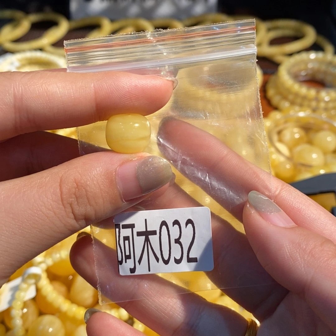 未镶嵌琥珀珠宝奇石032