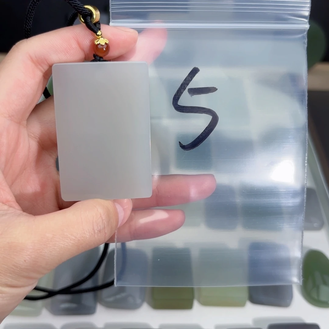 和田玉随形未镶嵌怪*叔