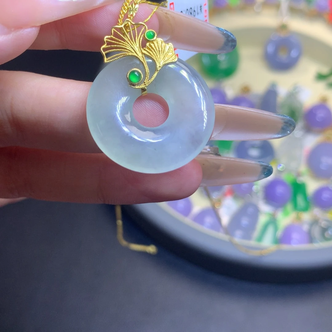 颈饰18K金镶嵌翡翠