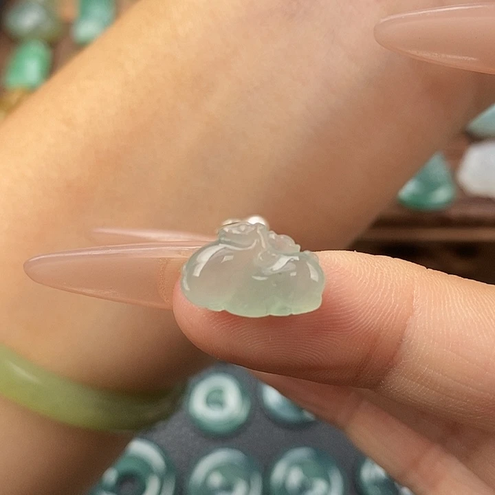 颈饰未镶嵌翡翠马