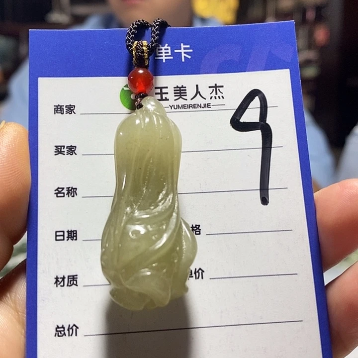 未镶嵌摆件密玉（石英质玉）