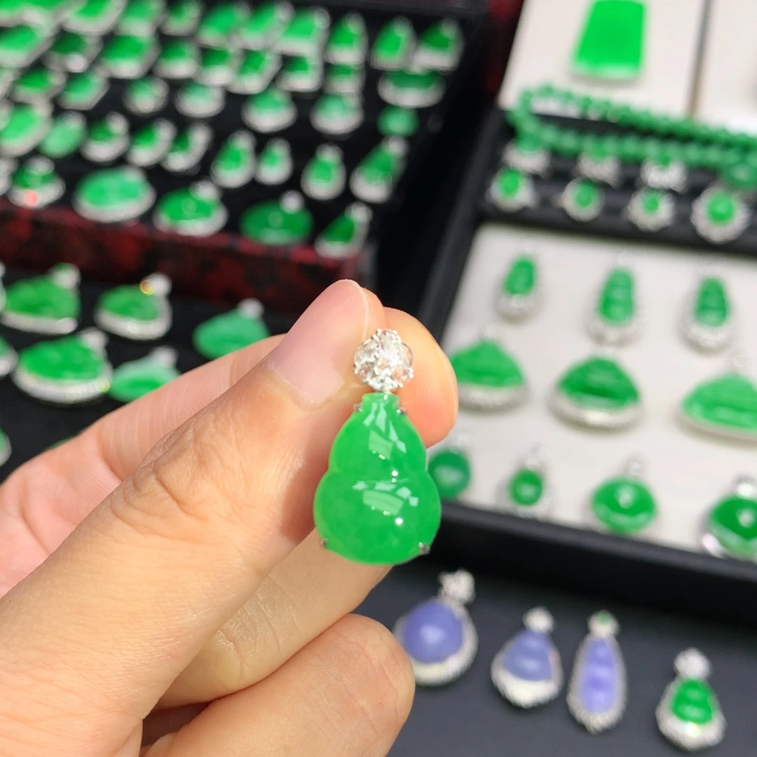 吊坠(不含链)18K金镶嵌翡翠