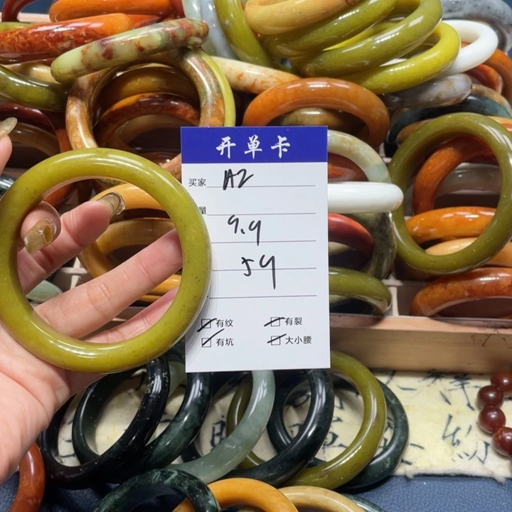 蛇纹石玉手镯未镶嵌顾*啊