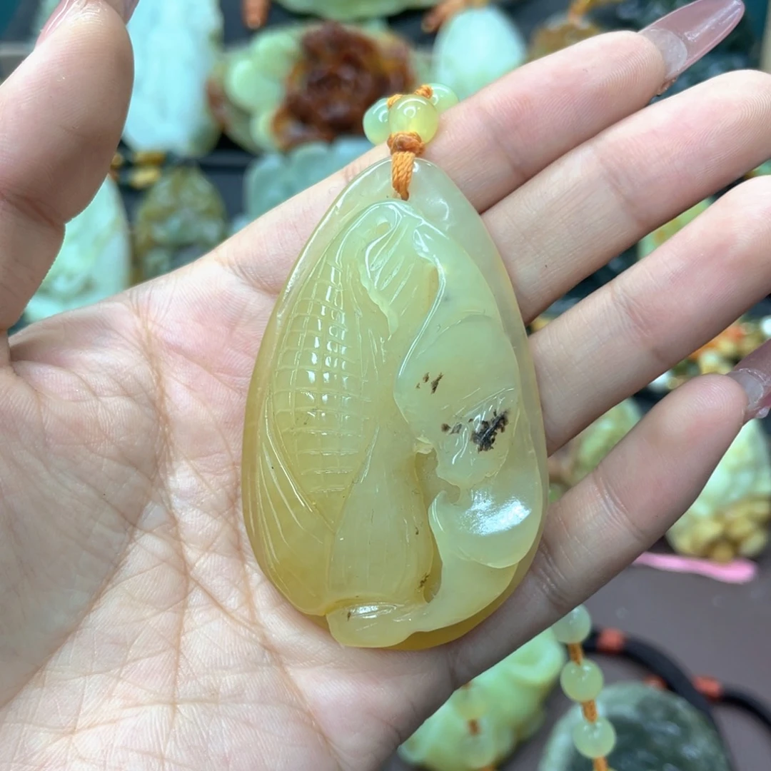 蛇纹石玉颈饰未镶嵌