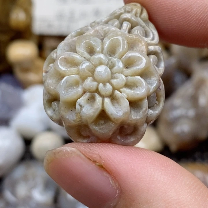颈饰未镶嵌硅化珊瑚（珊瑚玉）小
