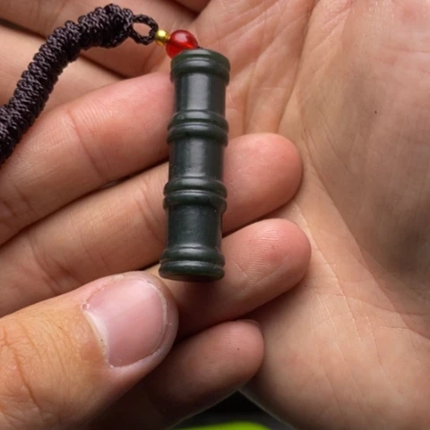 吃***～和田玉未镶嵌颈饰