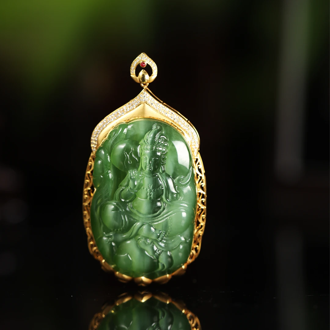 18K金镶和田玉度母吊坠