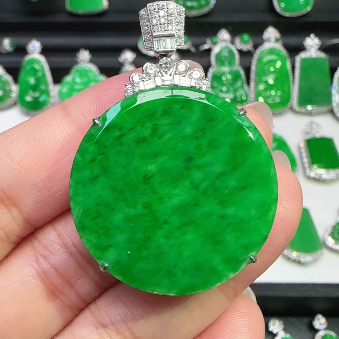 翡翠18K金镶嵌颈饰吊坠