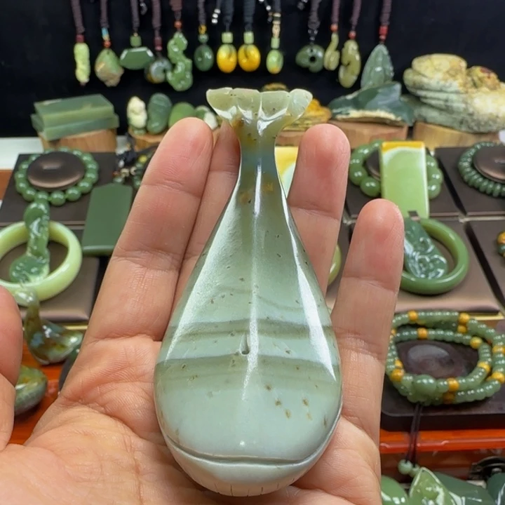 岫岩老玉（透闪石质玉）未镶嵌颈饰