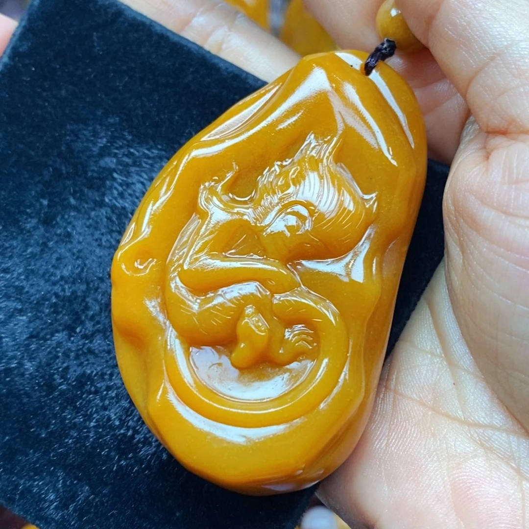 未镶嵌石英质玉（黄龙玉）颈饰
