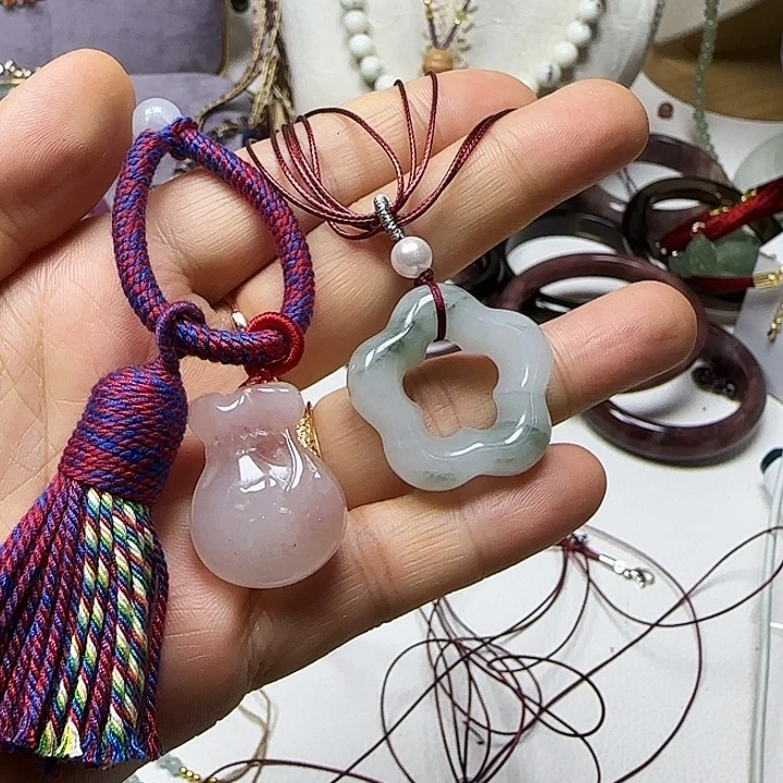 石英质玉未镶嵌颈饰