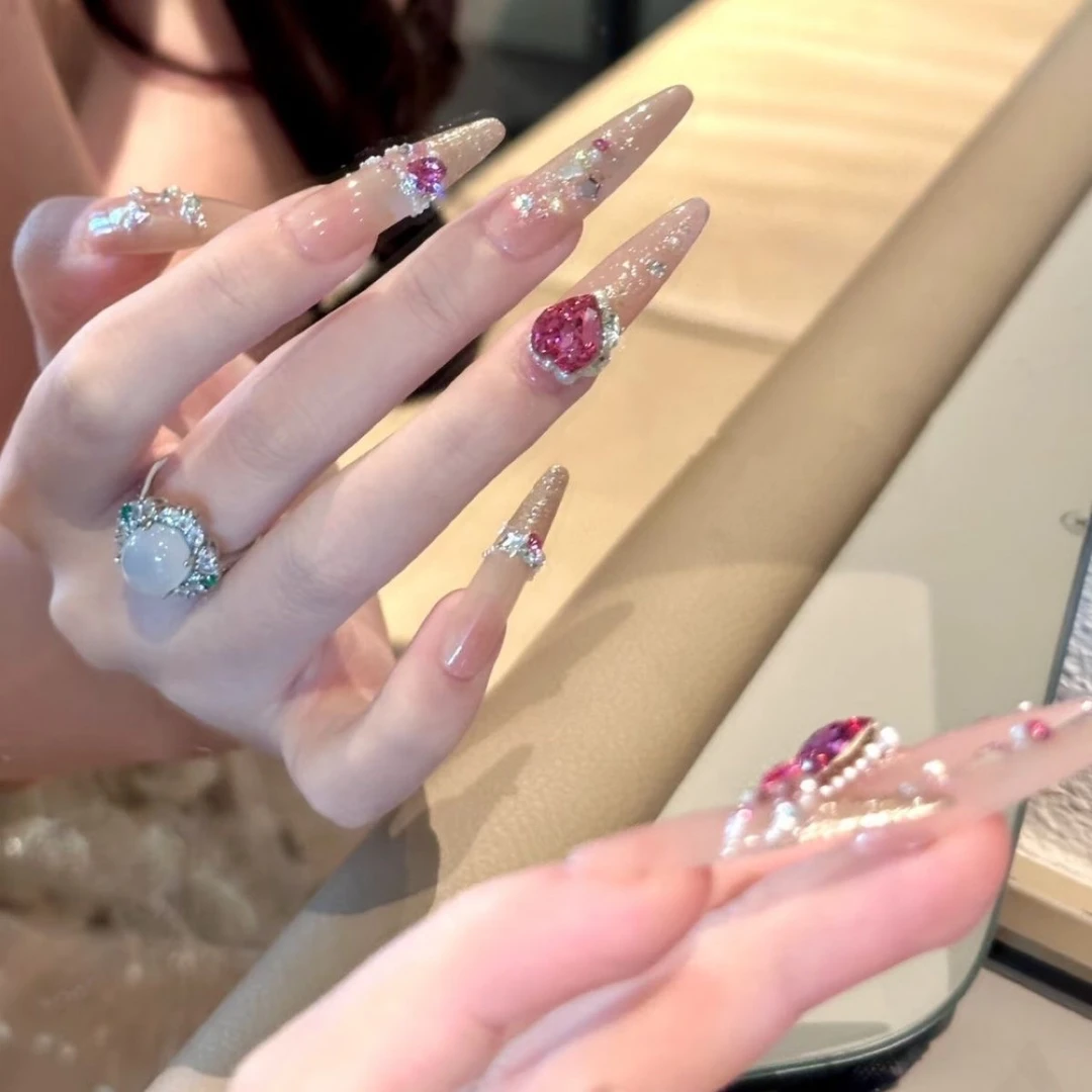 520战甲娇养千金手工美甲穿戴甲玫红爱心碎钻美甲显白可拆卸新款