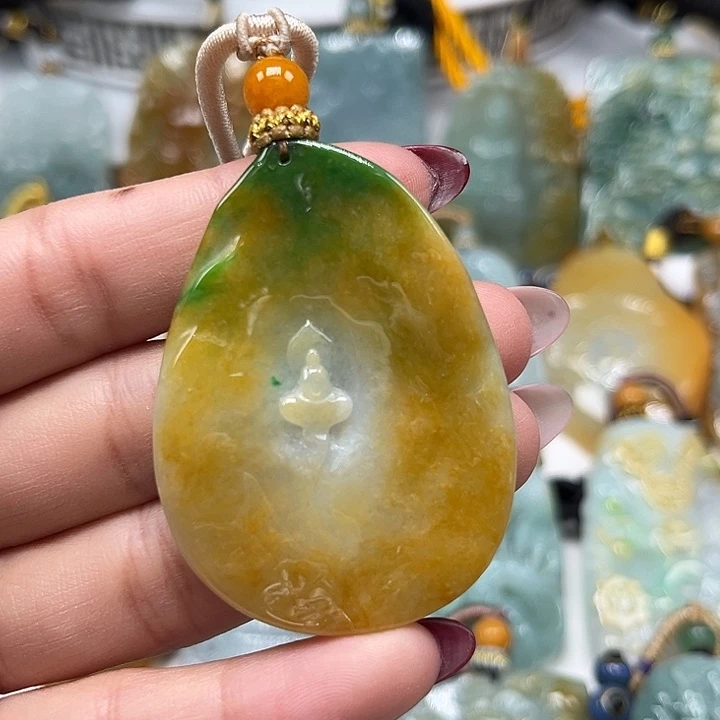 翡翠未镶嵌颈饰悟道