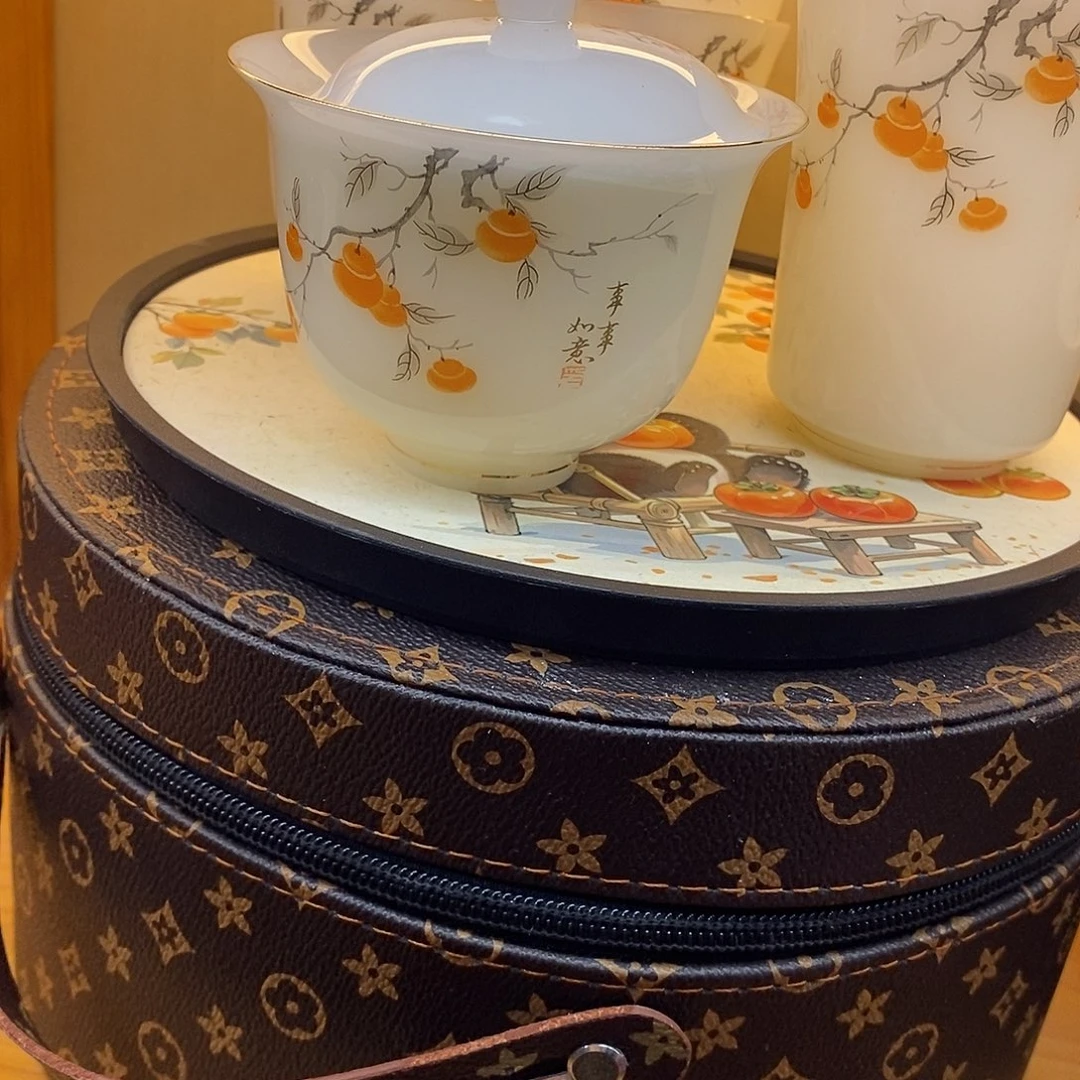 盖碗里的水煮开后放入锅