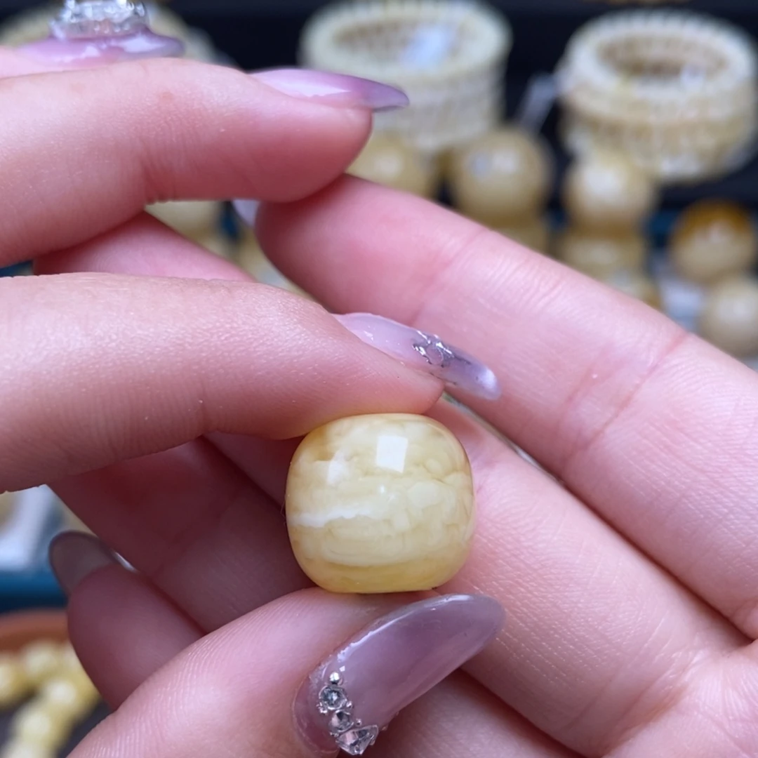 蜜蜡未镶嵌珠宝奇石14.3*11.1mm