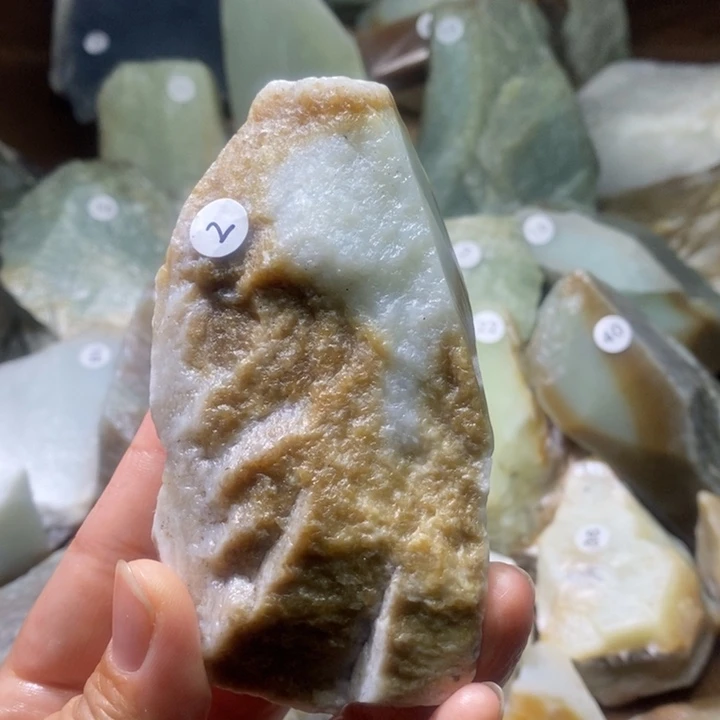 呐***喊和田玉未镶嵌挂件