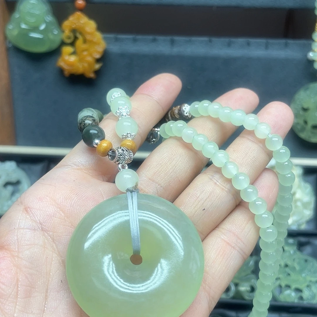 未镶嵌蛇纹石玉颈饰