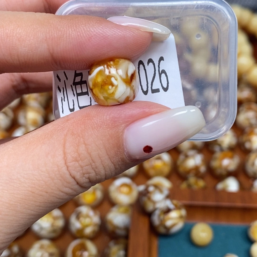 蜜蜡未镶嵌珠宝奇石026