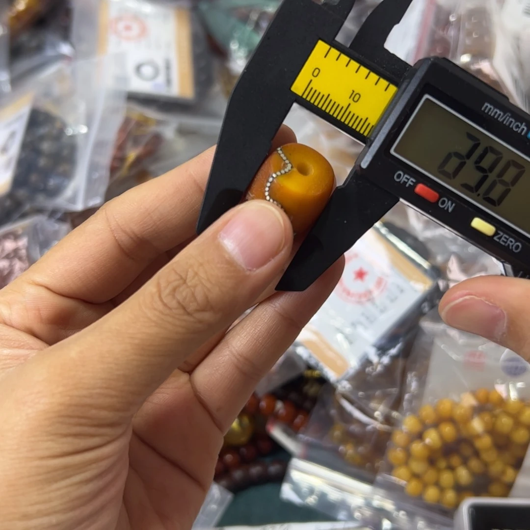 未镶嵌琥珀珠宝奇石740