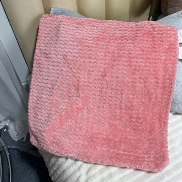 《辉岳》约60x60 西瓜红波浪毛绒抱枕套 发4个