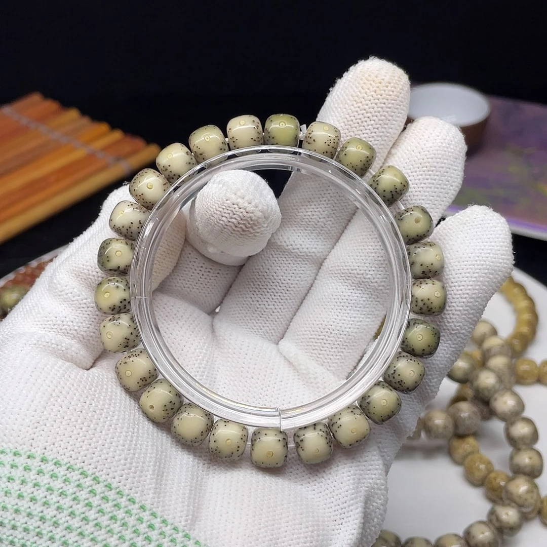 吊坠星月菩提26。9/8绿冰黄金瞳