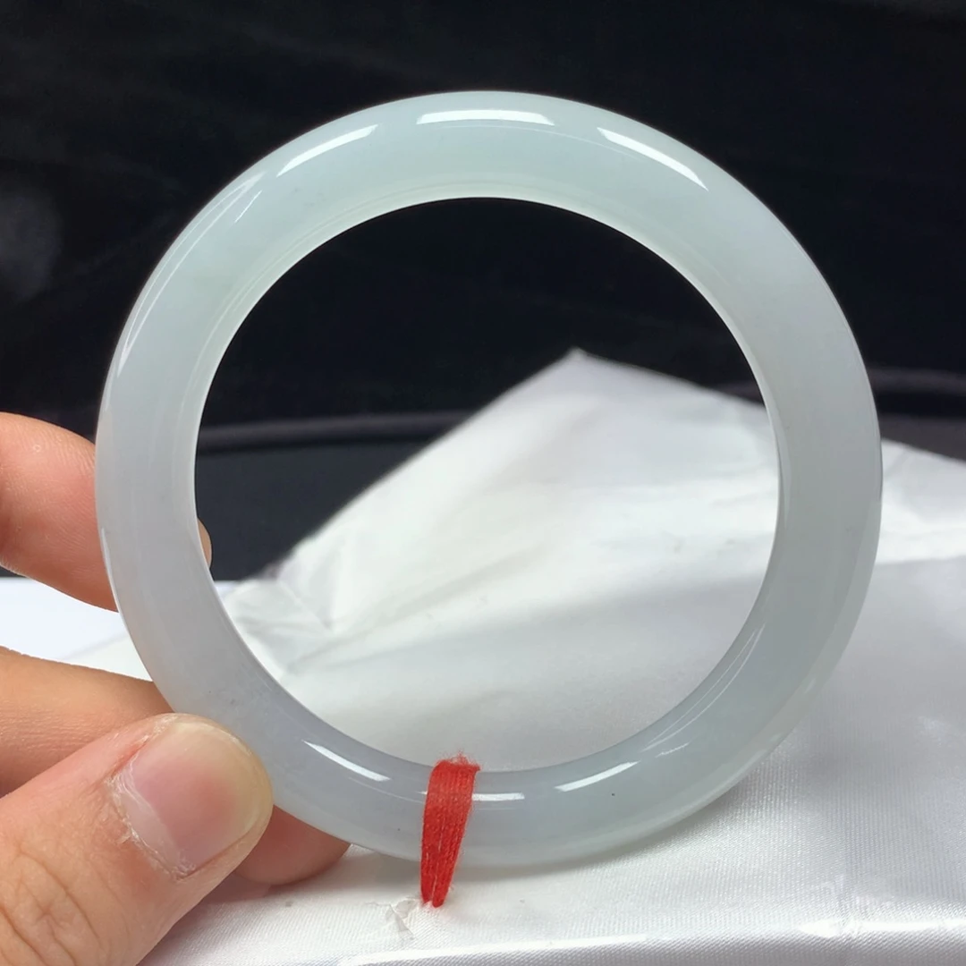 翡翠手镯（圆镯）未镶嵌56.6