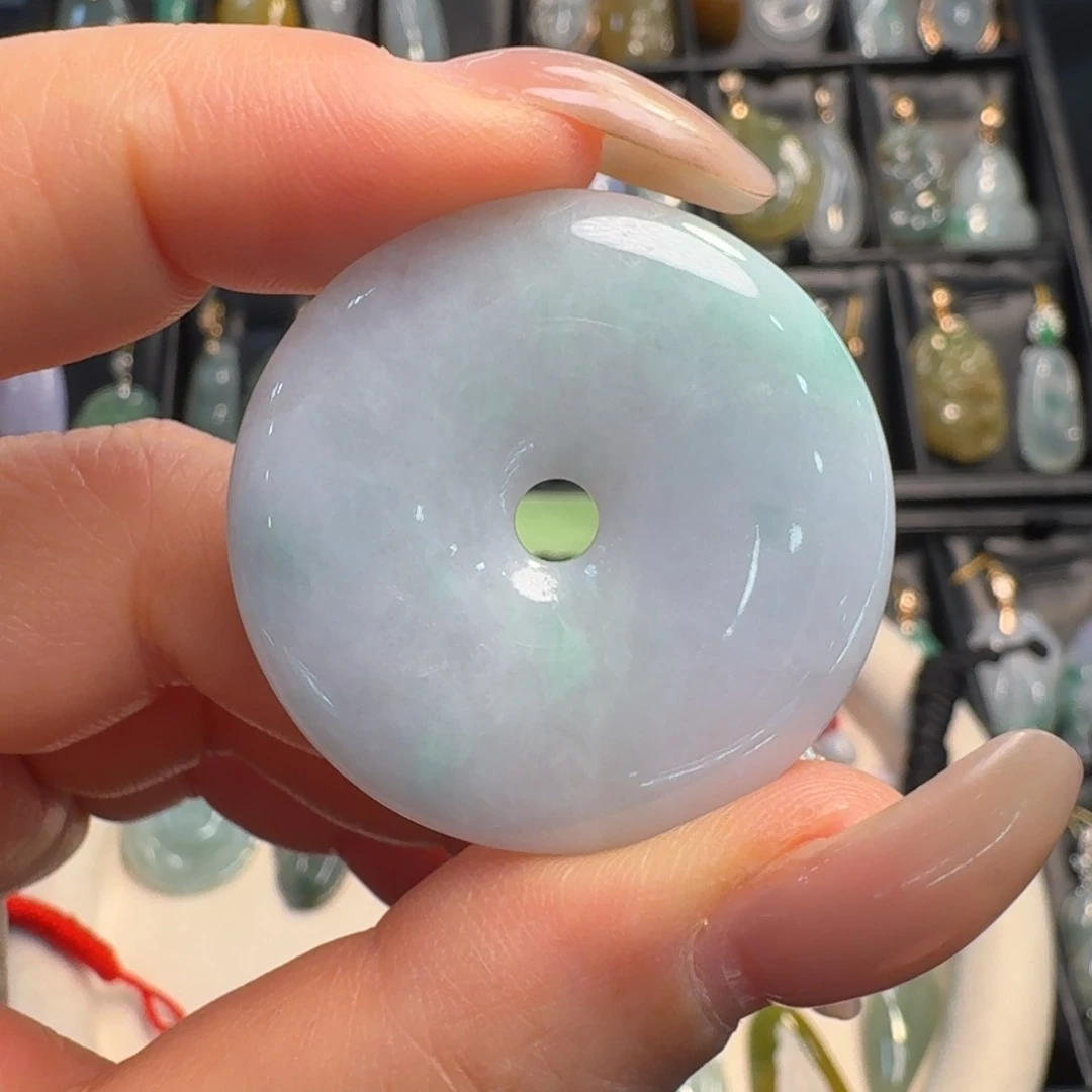 翡翠未镶嵌颈饰平安扣