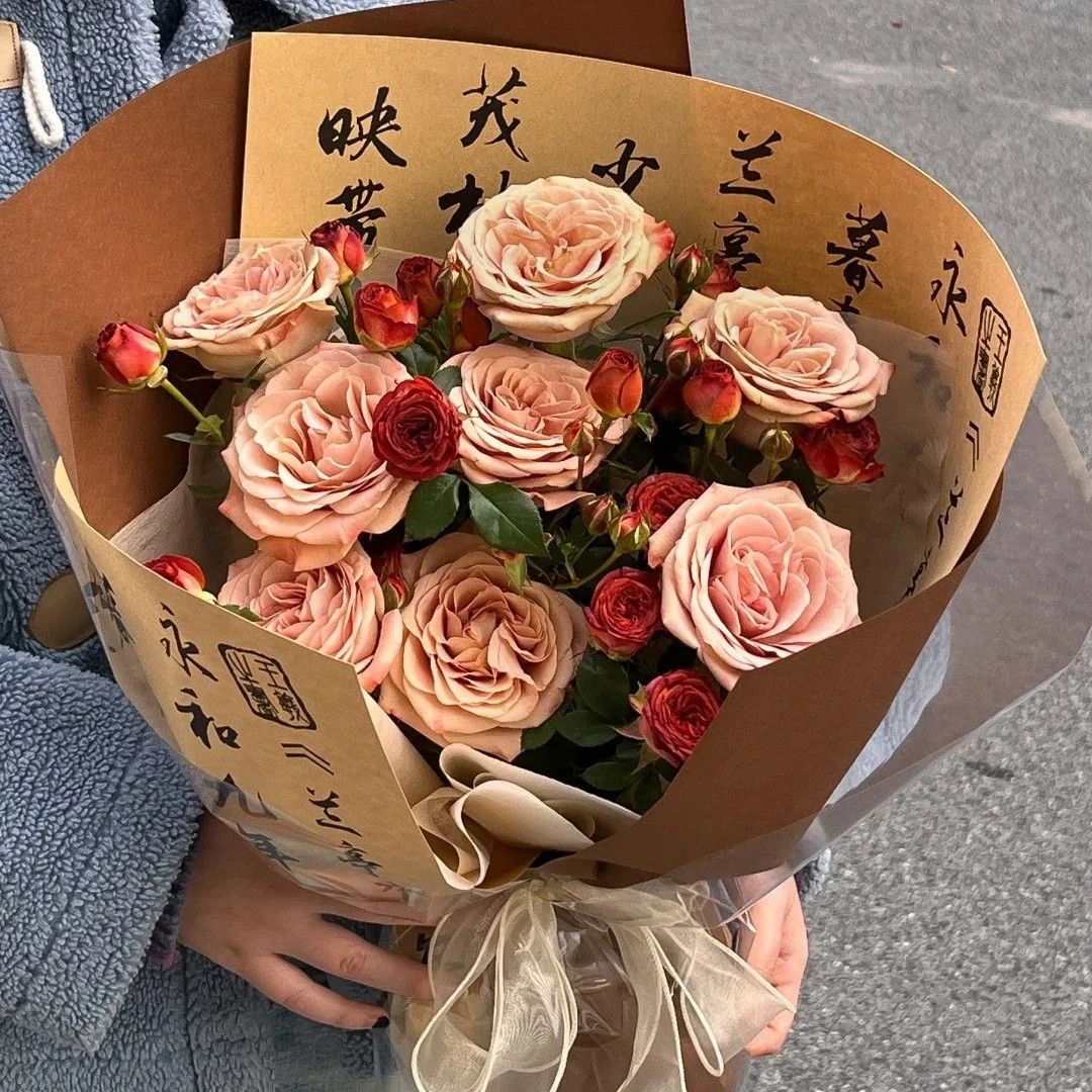 9朵卡布奇诺玫瑰花束复古风