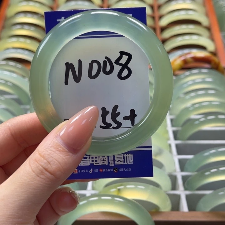 岫玉手镯未镶嵌6****了手镯