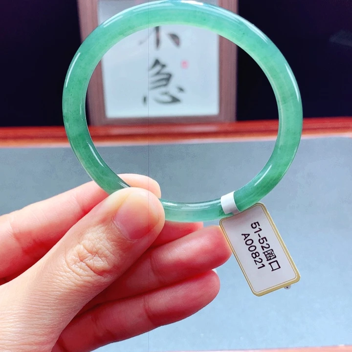 未镶嵌手镯翡翠圆镯