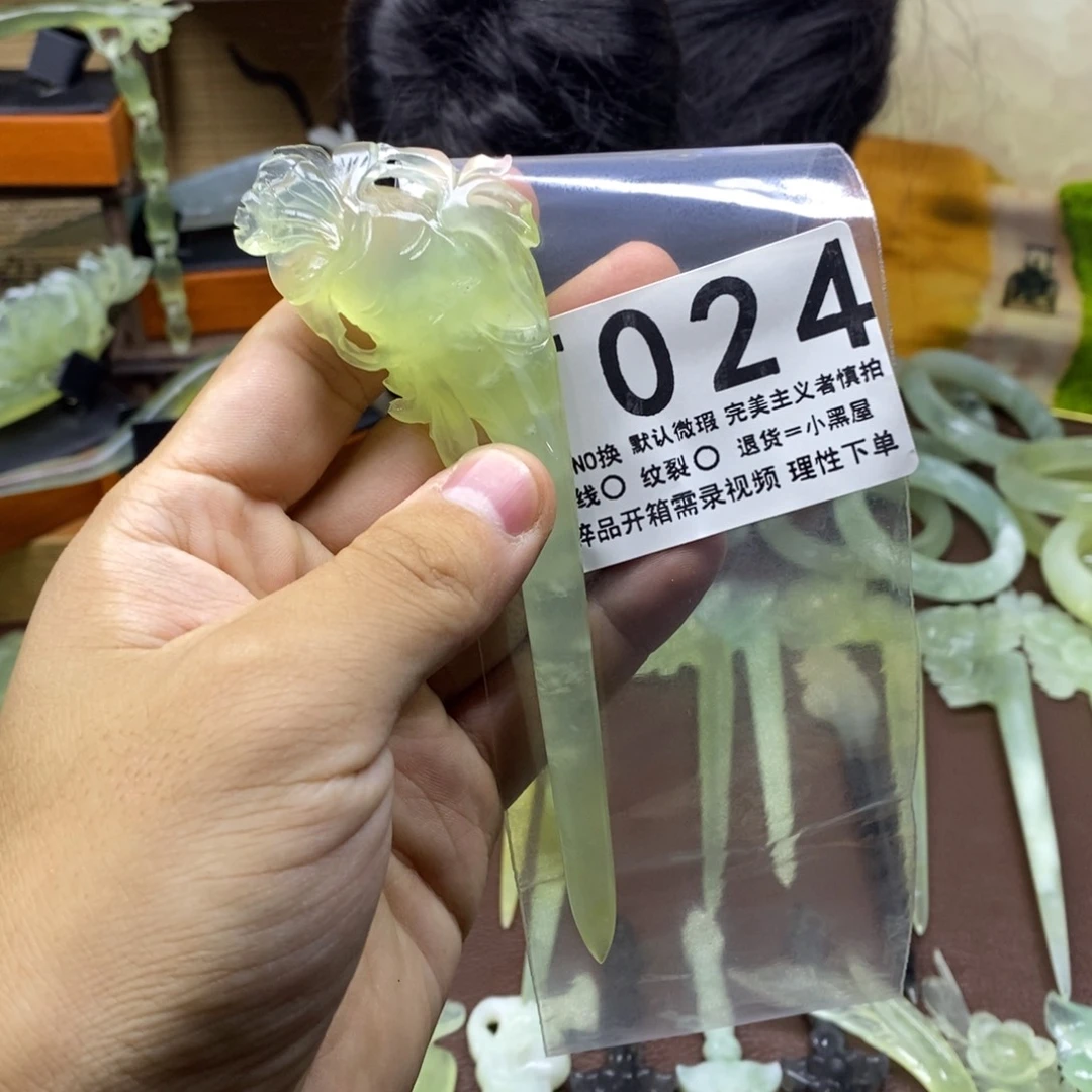 小***司未镶嵌蛇纹石玉发饰