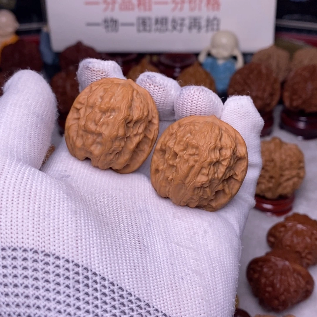 文玩核桃吊坠36 野狼