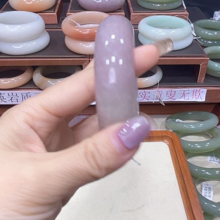 想***胖石英质玉手镯未镶嵌