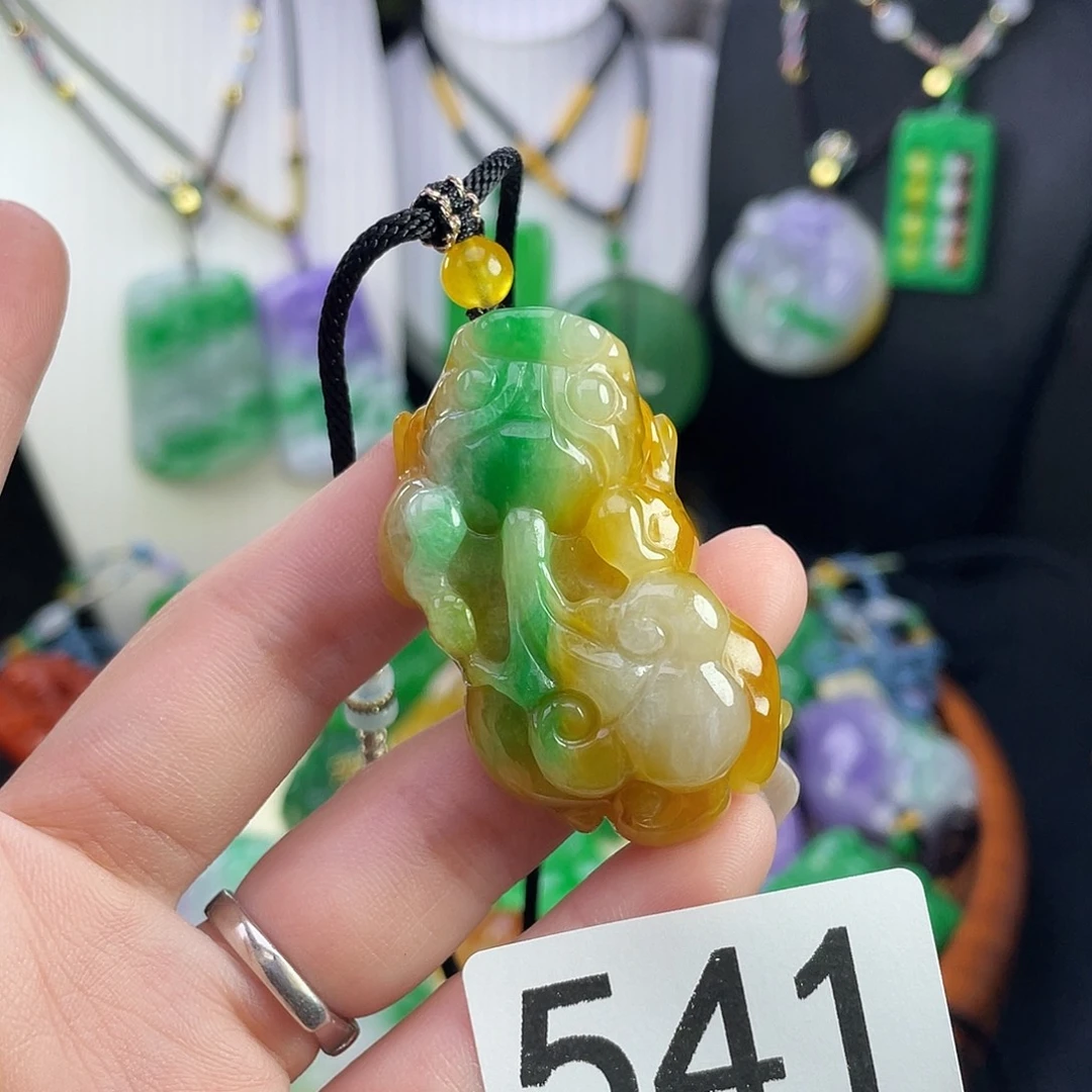 翡翠未镶嵌吊坠(赠链)