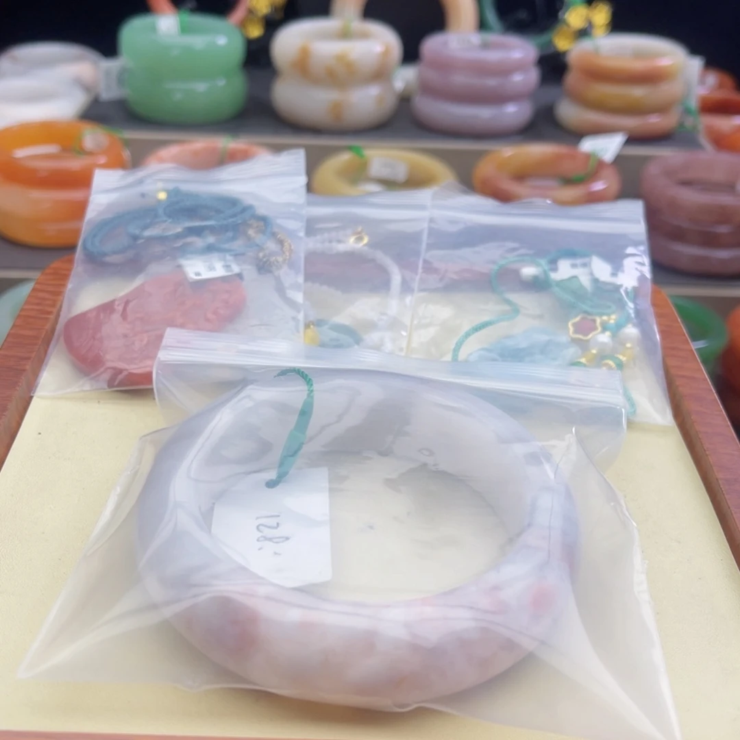 石英质玉手镯未镶嵌啊*_