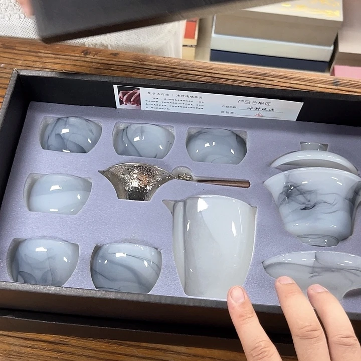孤品茶具套装等。