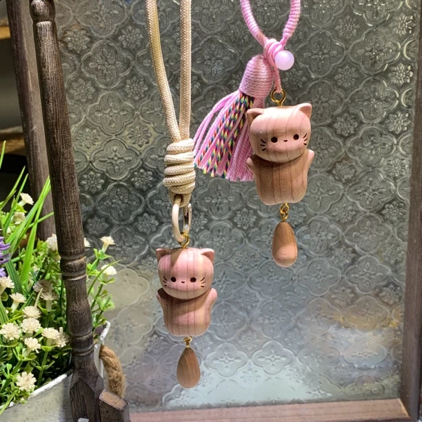 实木福气招财猫钥匙扣diy摆烂猫流苏包挂慵懒大猫猫挂饰礼物