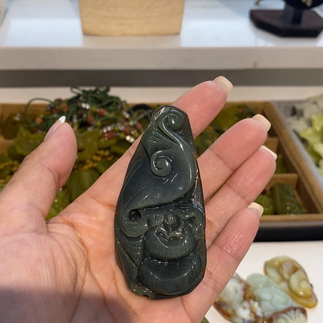 未镶嵌蛇纹石玉颈饰