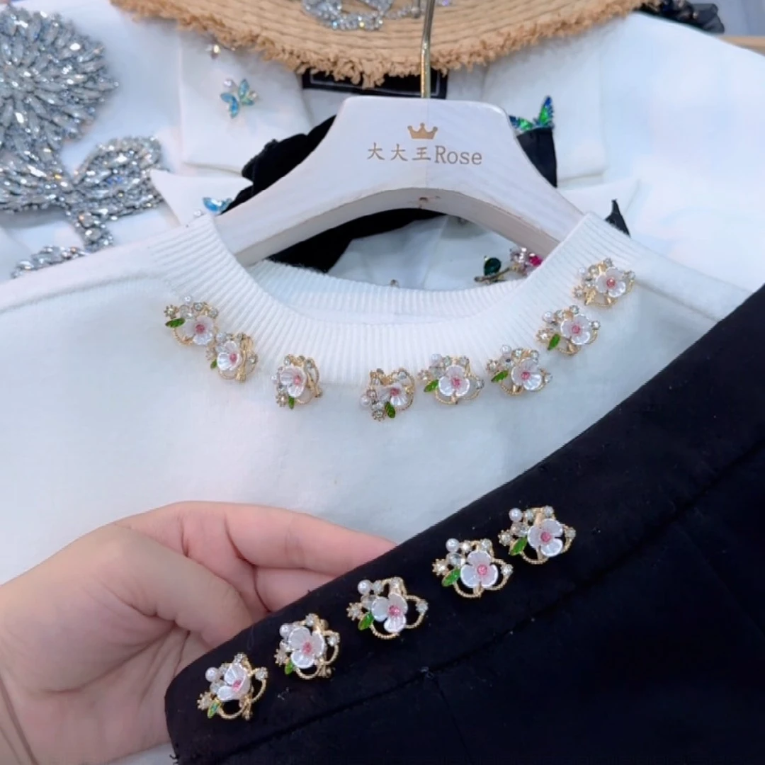 小香风纸醉金迷花朵别针款AZ959