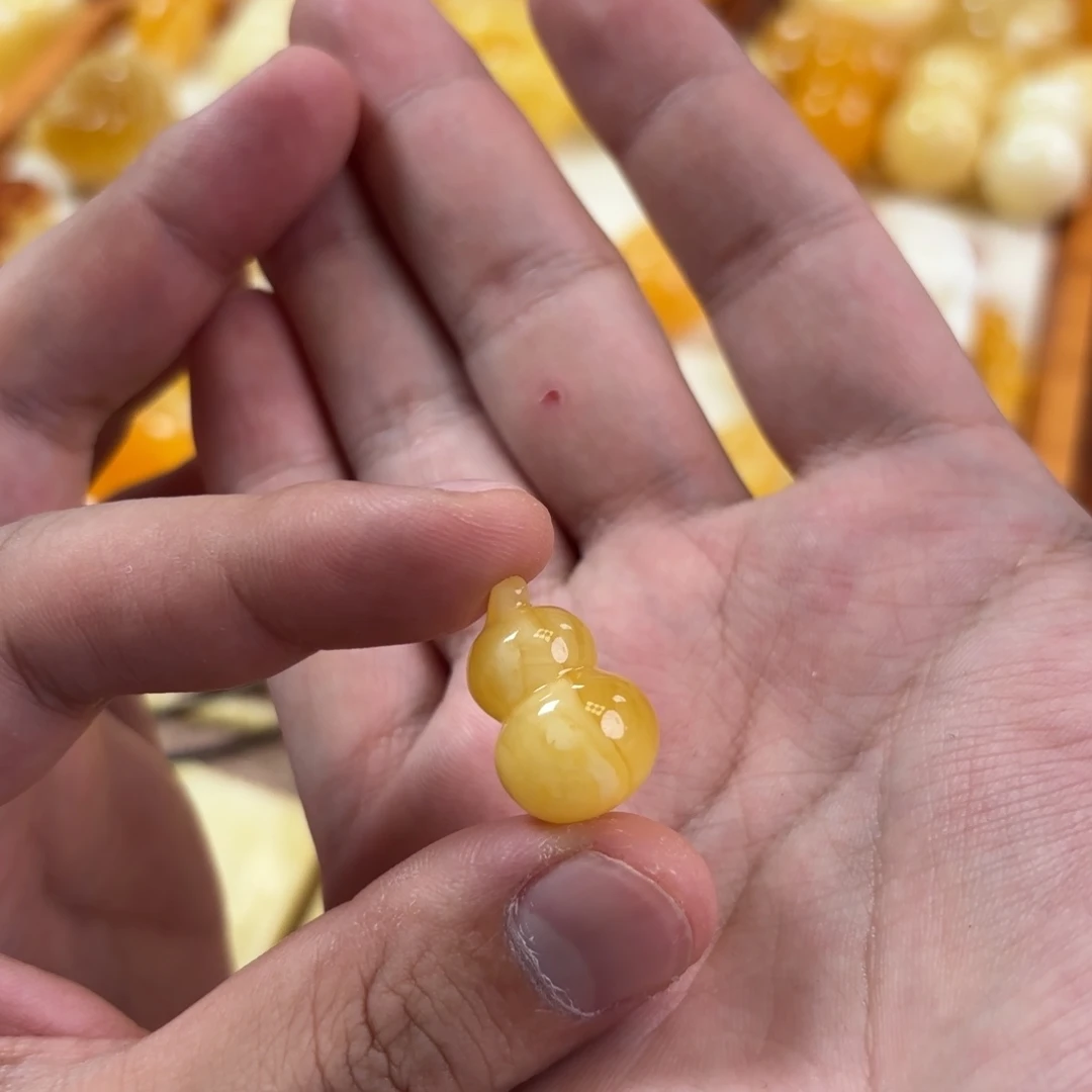 蜜蜡未镶嵌裸石葫芦