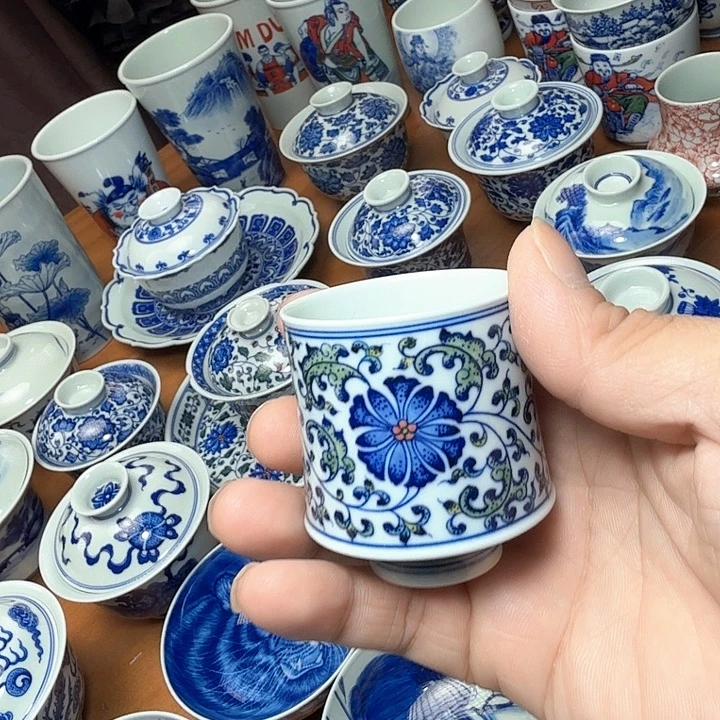 陶手绘缠枝莲釉下五彩