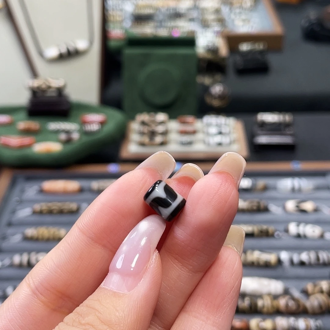 欢***在玛瑙/玉髓未镶嵌珠宝半成品