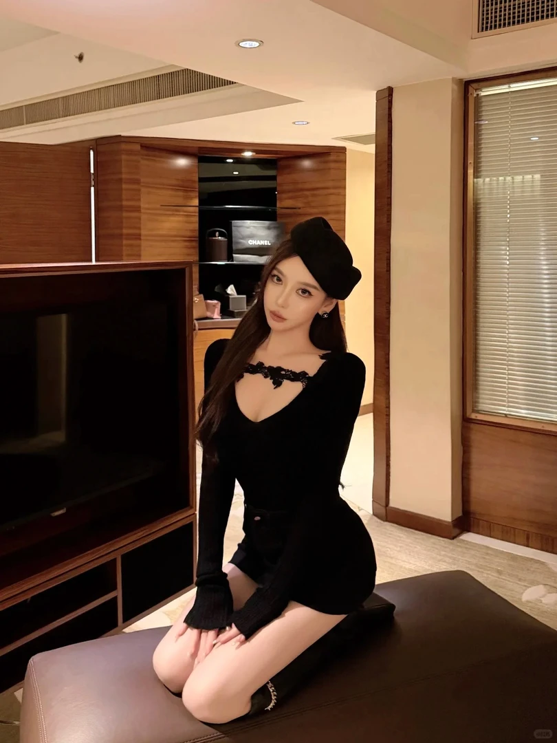 2025秋季新款高级感修身显瘦蕾丝拼接针织衫配高腰半身裙两件套女