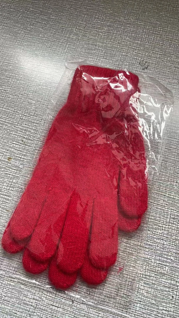 随机送一双手套随机颜色