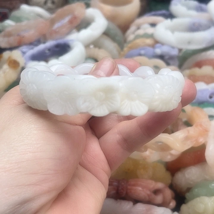 未镶嵌手镯石英岩玉